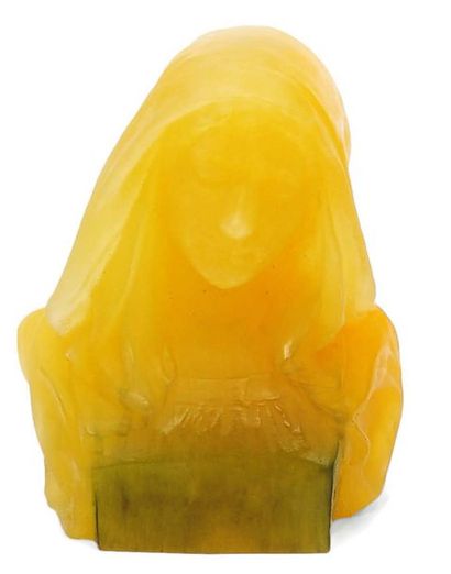 Amalric Walter Nancy (1859-1942) Buste « Vierge ». Epreuve en pâte de verre jaune...