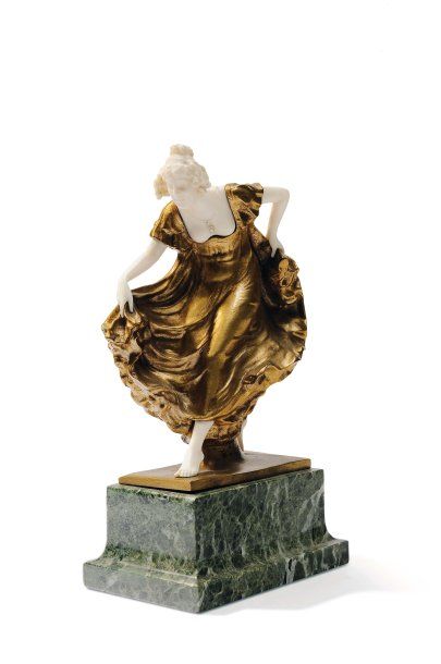 Ernst Seger (1868-1939) Danseuse aux pieds nus. Sculpture chryséléphantine. Epreuve...