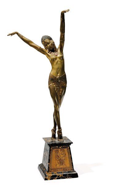 Demeter H. Chiparus (1888-1950) La danseuse égyptienne Epreuve en bronze doré à patine...