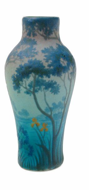 Almaric Walter (1870-1959) Vase balustre en céramique émaillée à décor polychrome...