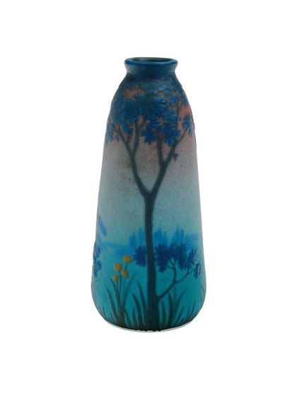 Almaric Walter (1870-1959) Vase piriforme en céramique à décor émaillé polychrome...