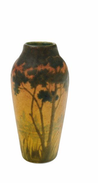 Almaric Walter (1870-1959) Vase à épaulement en céramique à décor émaillé polychrome...
