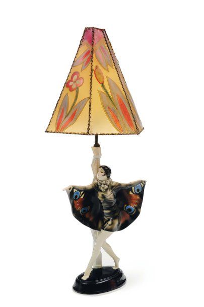 null Rare lampe en faïence fine polychrome représentant la femme papillon dansant...