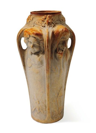 null Vase en grès à quatre anses en forme de branchages, à décor sur les quatre faces...