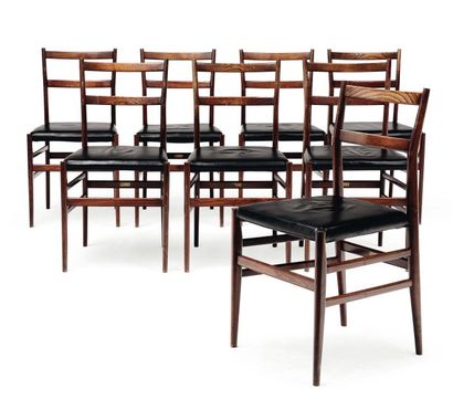 GIO PONTI (1891-1971) Suite de huit chaises "Super leggera" en cuir brun et noyer....