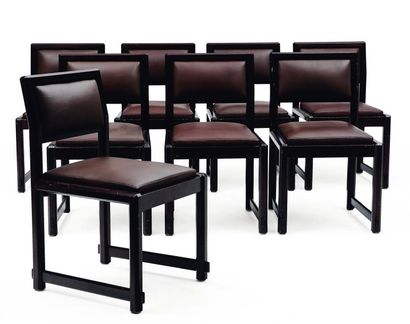 DUNBAR ÉDITION Huit chaises en cuir chocolat et acajou . Vers 1970 H_80 cm L_45,5...