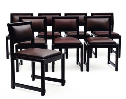 DUNBAR ÉDITION Onze chaises en cuir chocolat et acajou . Vers 1970 H_80 cm L_45,5...