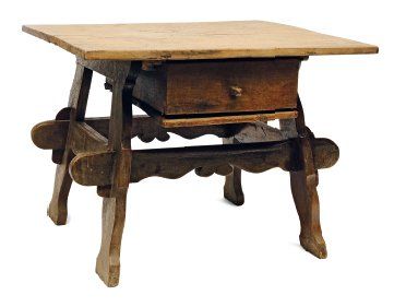 null Table en chêne, pin et merisier à plateau rectangulaire ouvrant à un tiroir...