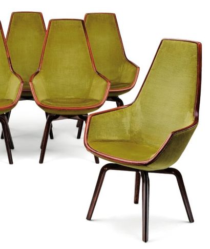 Arne JACOBSEN (1902-1971) Suite de six fauteuils « Girafen » à assises et dossiers...