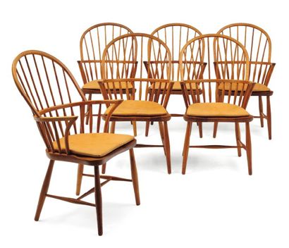 FRITS HENNINGSEN (1889-1965) Suite de six chaises « Windsor » en chêne à grands dossiers...