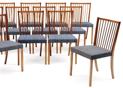 Ole Wanscher (1903-1985) Suite de douze chaises à larges dossiers passementés de...