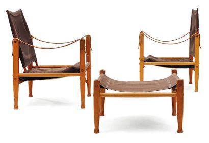 KAARE KLINT (1888-1954) Paire de fauteuils « Safari » et ottoman à assise et dossier...