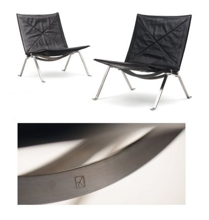 POUL KJAERHOLM (1929-1980) Paire de fauteuils « PK22 » à assises et dossiers en cuir...