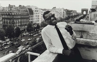 CLAUDE AZOULAY Ray Charles, Paris oct. 1961. Tirage baryté d'époque, en noir et blanc....