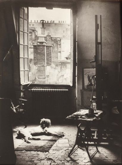 BRASSAÏ (1899-1984) L'atelier de Picasso, circa 1940 Tirage argentique en noir et...
