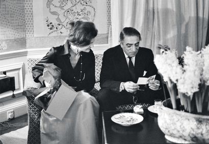 BENNO GRAZIANI Jackie Kennedy et son mari Aristote Onassis, veille de Noël à Turville...
