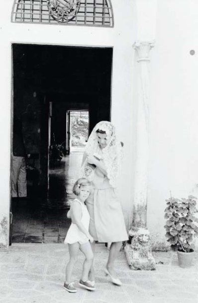 BENNO GRAZIANI Jackie Kennedy et sa fille Caroline, Ravello, Italie, août 1962. Tirage...