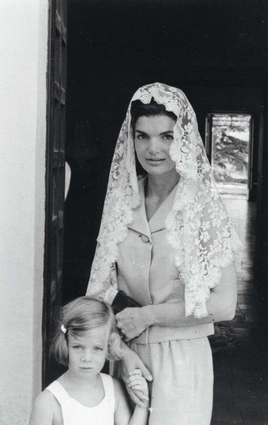 BENNO GRAZIANI Jackie Kennedy et sa fille Caroline, Ravello, Italie, août 1962. Tirage...