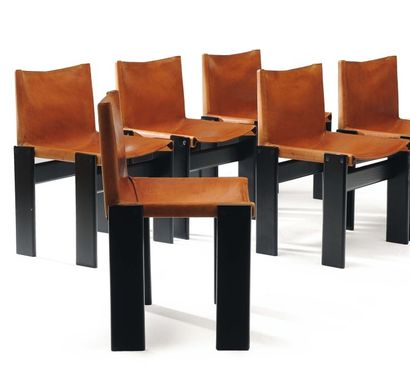 TOBIA (NÉ EN 1935) ET AFRA (NÉE EN 1937) SCARPA Suite de six chaises en cuir brun...