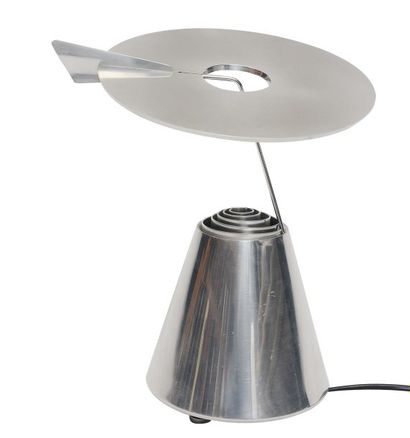 KURT ZIEHMER Lampe « Puck » de forme conique en fonte d'aluminium. Porte son etiquette...
