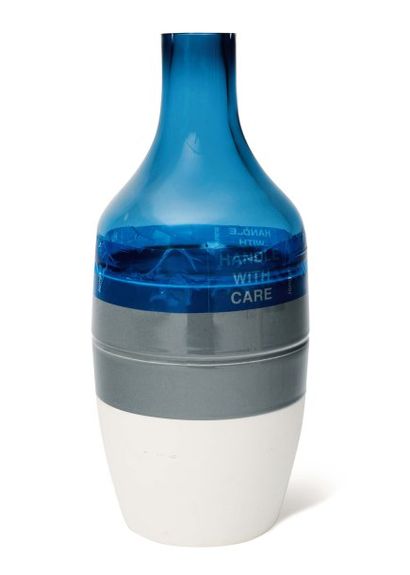 HELLA JONGERIUS (NÉE EN 1963) Vase "Long Neck and Groove Bottles" à haut col en verre...