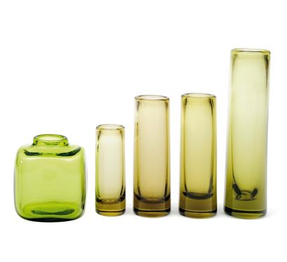 HOLMEGAARDS Lot composé de cinq vases en verre coloré vert. Signés. Vers 1950. H_max.30...