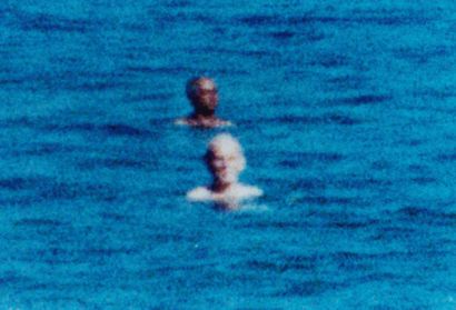 Deganit Berest Two heads in water, 2004 Série : Heads in water. C-Print. H_100 cm...