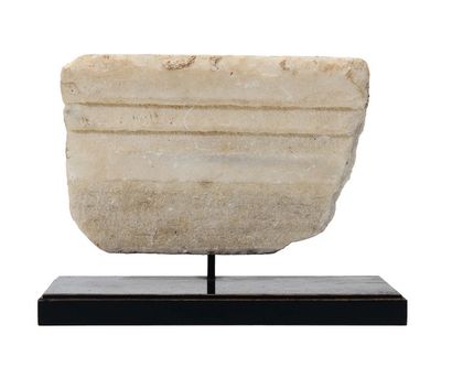 null fragment de marbre antique sculpté. H_14 cm L_20 cm P_8 cm