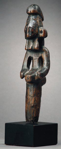 null STATUETTE JUKUN Nigeria Bois à patine brune, manque à l'oreille droite H_17...