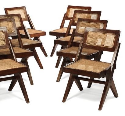 PIERRE JEANNERET (1896-1967) Suite de huit chaises à assises et dossiers en cannage...