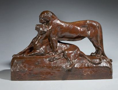 MAXIMILIEN LOUIS FIOT (1886-1953) Groupe en bronze à patine brun foncé représentant...