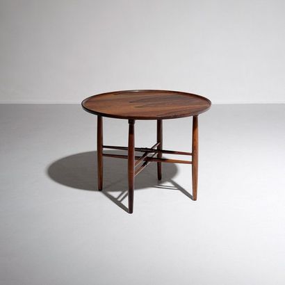 POUL HUNDEVAD (1917-2011) Danemark 
Table basse circulaire
Palissandre
Réalisé par...