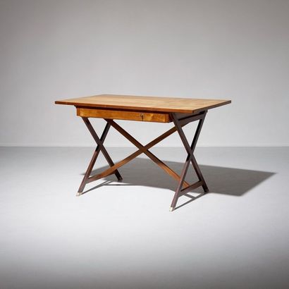 FRITS SCHLEGEL (1896-1965) Danemark 
Rare table de travail
Bouleau, acajou et laiton
Réalisée...