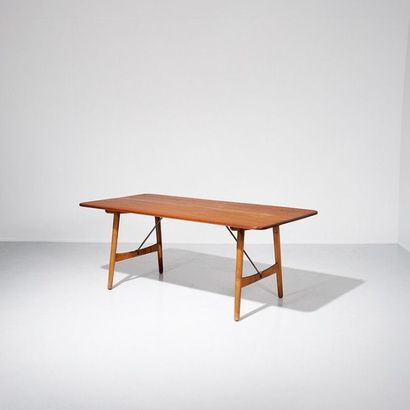 BØRGE MOGENSEN (1914-1972) Danemark 
Table «Hunting» modèle 260
Teck, chêne et laiton
Réalisé...