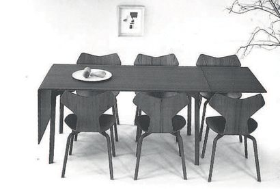 ARNE JACOBSEN (1902-1971) Danemark 
Table de salle à manger extensible «Grand Prix»...