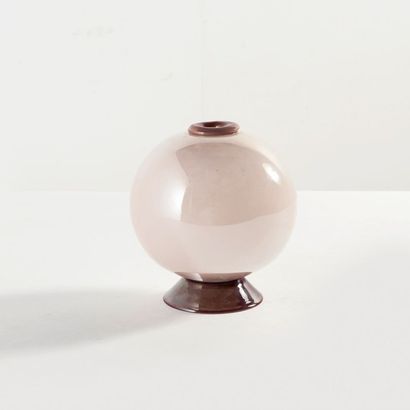 CARLO SCARPA (1906-1978) 
Vase de la série «Transparent»
Verre teinté
Édition M.V.M....