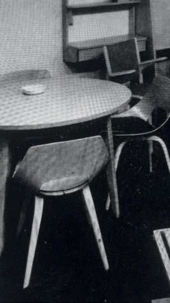 PIERRE GUARICHE (1926-1995) France Suite de quatre chaises variante du modèle «Tonneau»...