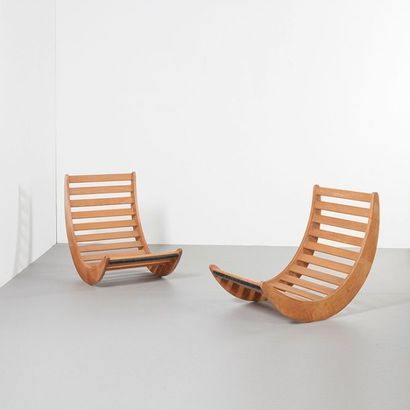 VERNER PANTON (1926-1998) Danemark Paire de fauteuils à bascule modèle «Relaxer 2»...