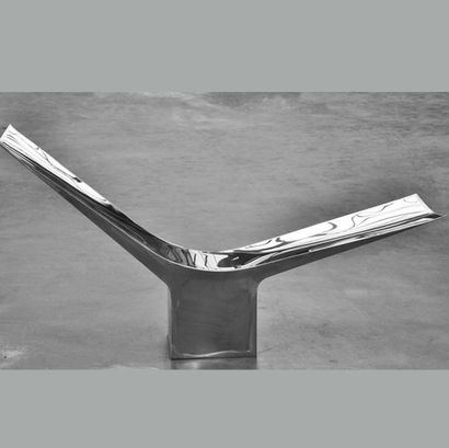 POL QUADENS (NÉ EN 1960) 
Chaise longue modèle «Flying»
Acier inoxydable poli
N°1...