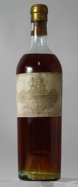 null 1 Bouteille
CHÂTEAU FILHOT GCC - Sauternes 1928
Étiquette vieillie. Niveau mi-épaule.
Label...