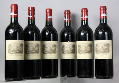 null 6 Bouteilles
CHÂTEAU LAFITE ROTHSCHILD 1er GCC - Pauillac 1998
Trois étiquettes...