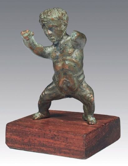 null STATUETTE DE NAIN.
Statuette représentant un nain nu dans l'attitude d'un boxeur.
Bronze.
Lacunes...