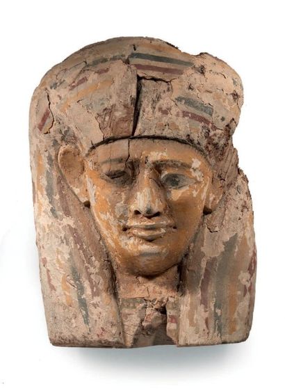 null MASQUE DE SARCOPHAGE.
Il représente le visage d'un homme à la carnation jaune,...