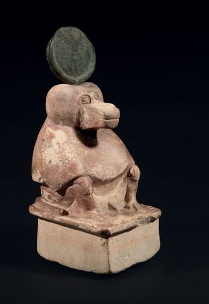 null THOT BABOUIN.
Statuette représentant le dieu Thot sous la forme du babouin,...