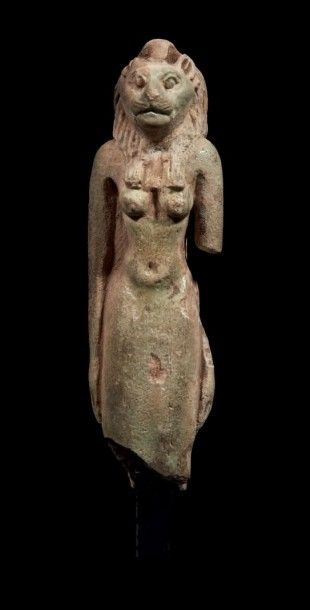 null AMULETTE DE SEKHMET.
Amulette représentant la déesse Sekhmet à corps féminin...