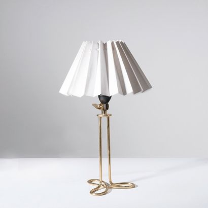 IDMAN (FONDÉ EN 1897) Lampe de table orientable
Laiton et papier
Édition Idman
Vers...