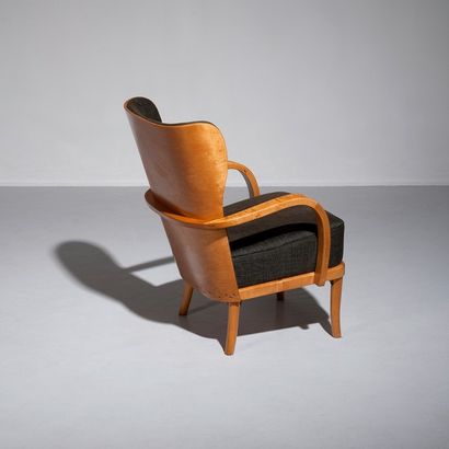 WERNER WEST (1890-1959) Fauteuil
Bouleau et tissu
Édition Wilhelm Schauman Oy
Vers...