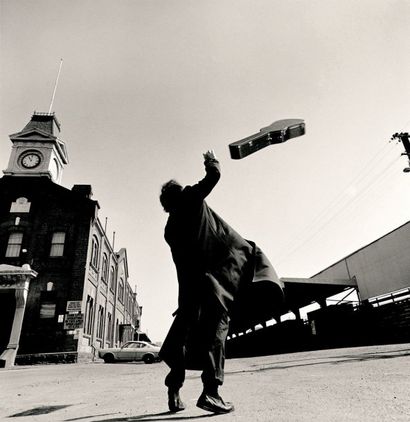 ANDY EARL (NÉ EN 1955) 
Johnny Cash «Guitar Melbourne, Australia», 1994
Digital C...