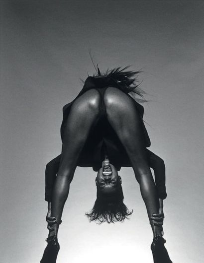 André Rau (né en 1957) 
Grace Jones upside down, Paris 1985
Tirage argentique sur...