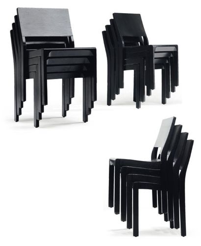 ALVAR AALTO (1898-1976) Suite de douze chaises empillables à assise et dossier en...